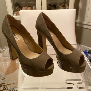Steve Madden platform pumps